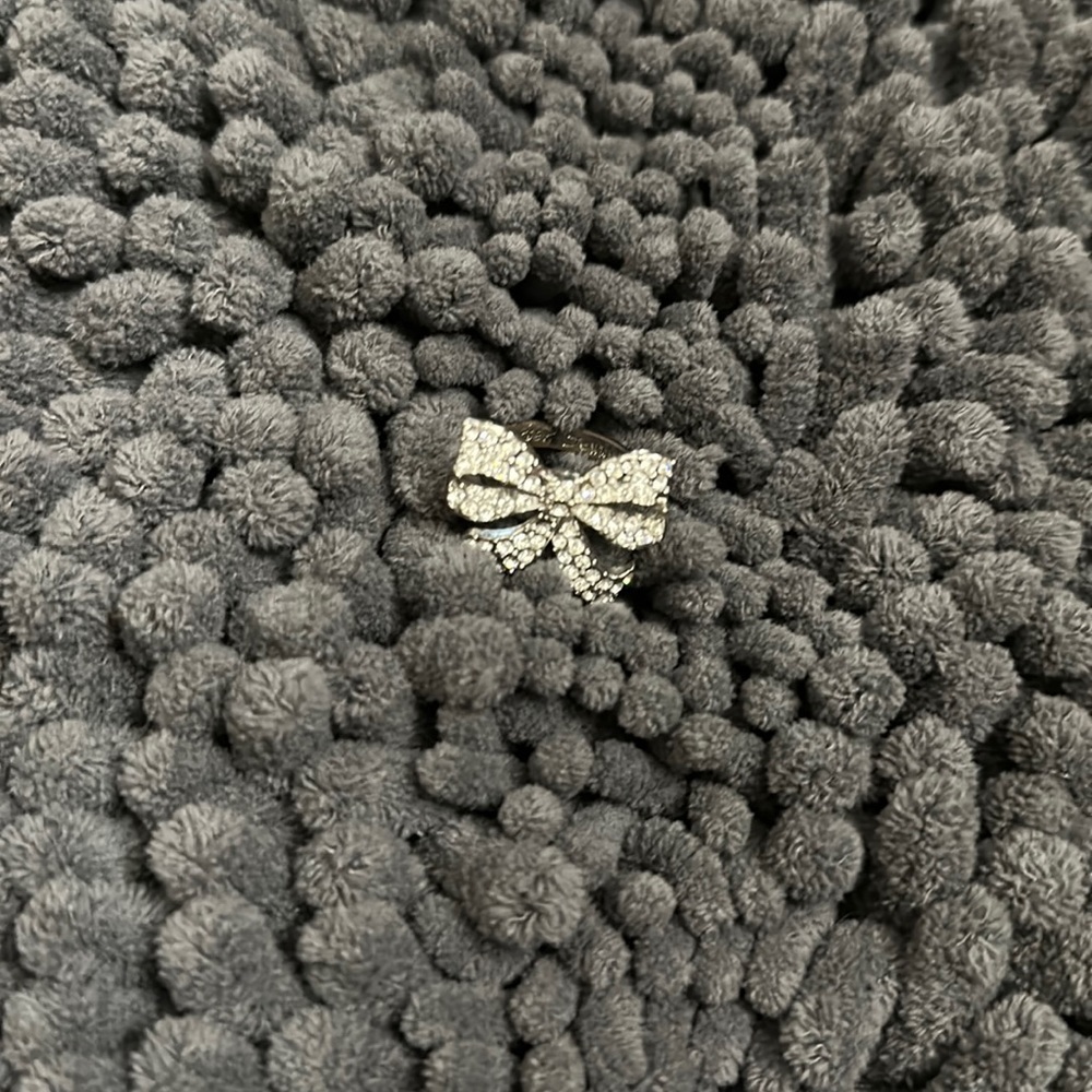 Betsey Johnston bow ring size 7